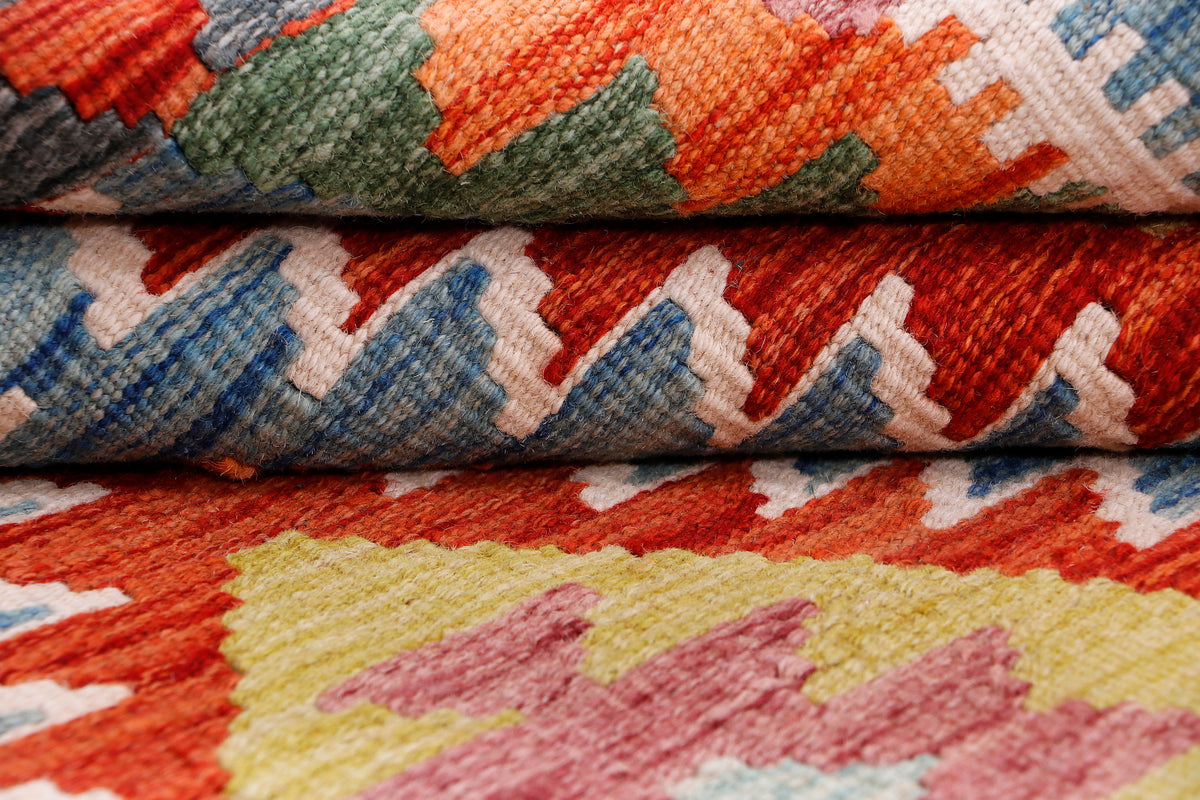 Kilim rug weave close-up showing stacked colors and multicolor geometric shapes