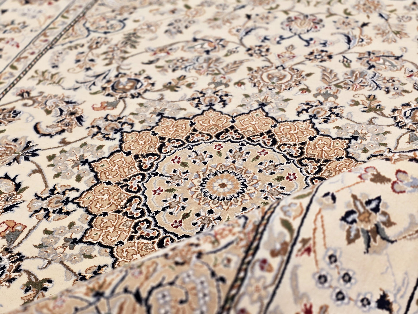 Nain Rug - 241x165 cm