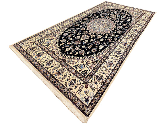 Nain Rug - 307x198 cm