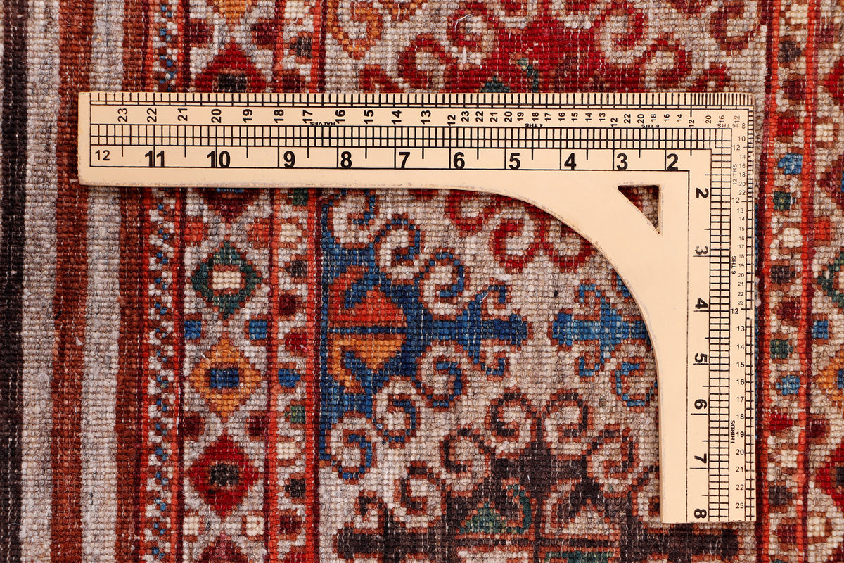 Geometric rug edge with white border and measurement marks