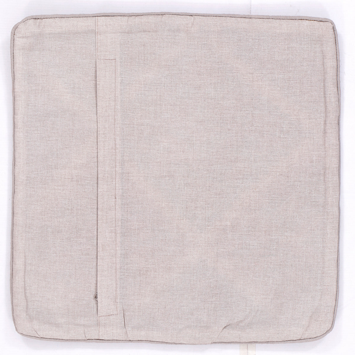 45x45 kilim cushion back in light beige fabric with center seam and border