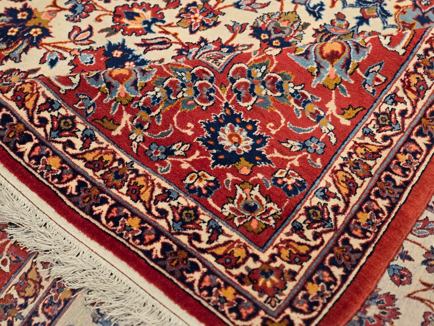 Isfahan Rug - 320x215 cm
