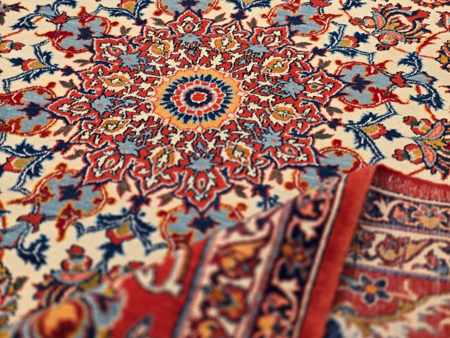 Isfahan Rug - 320x215 cm