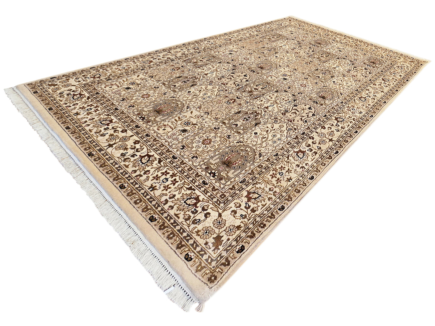 Bakhtiar Rug - 233x169 cm