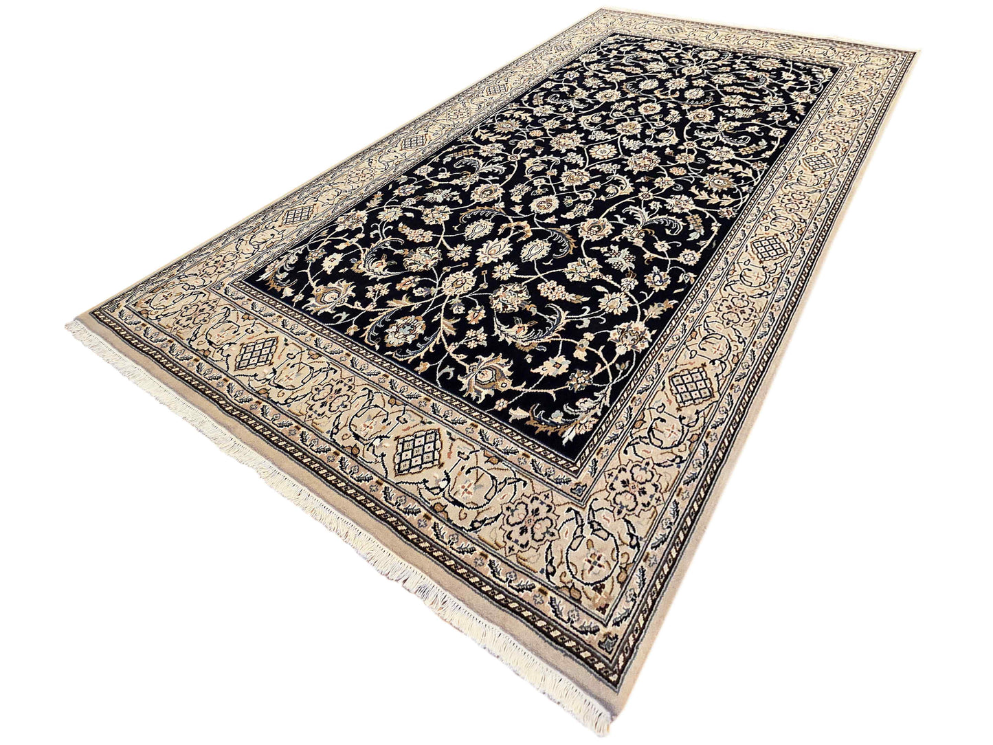 Nain Rug - 293x196 cm