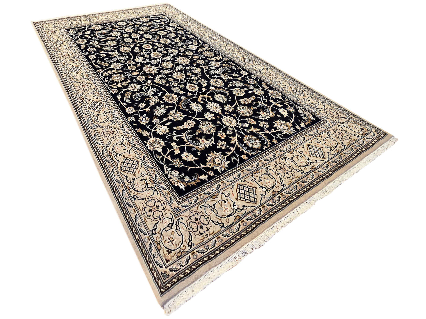 Nain Rug - 293x196 cm