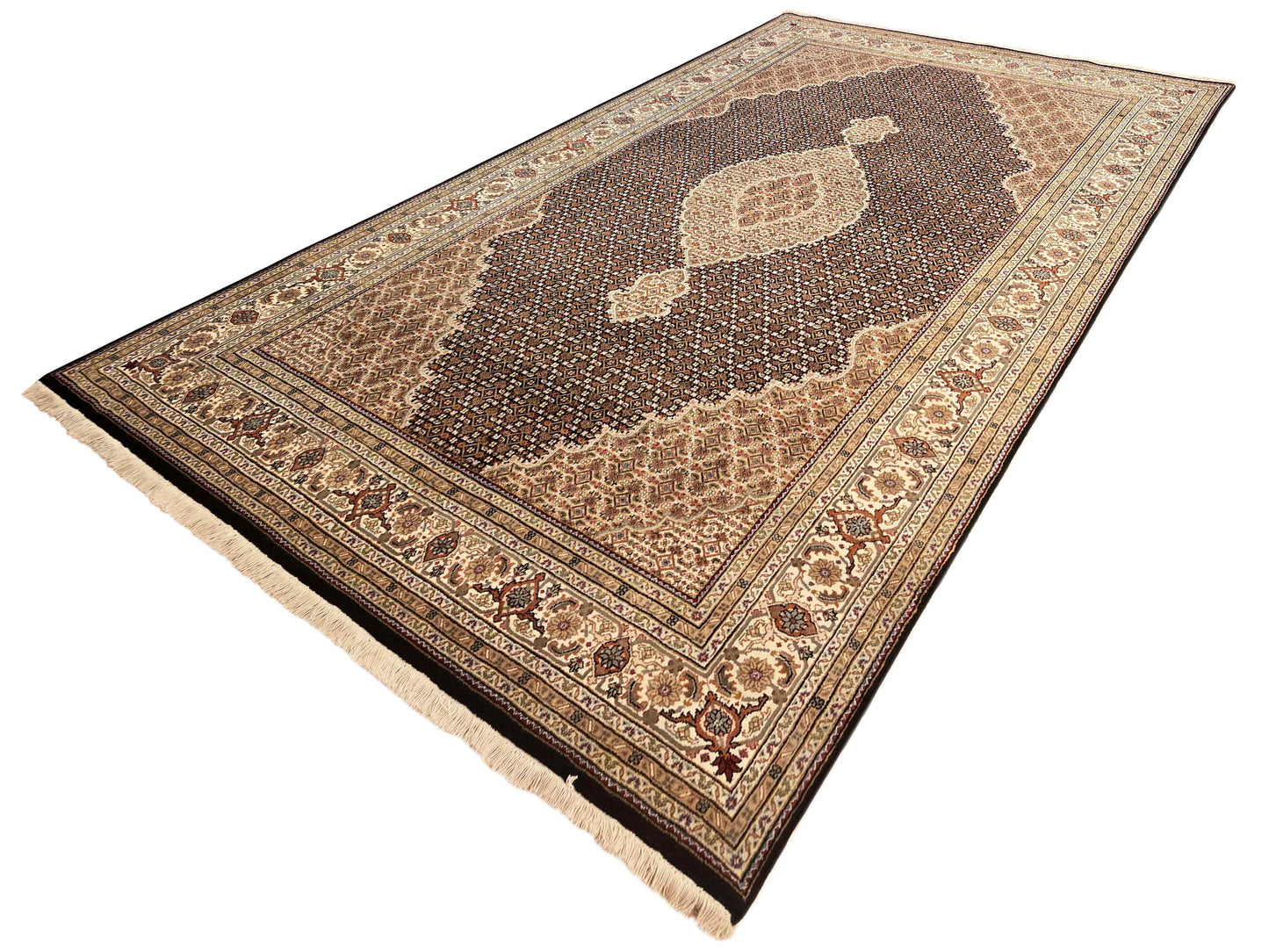Tabriz mahi Rug - 303x197 cm