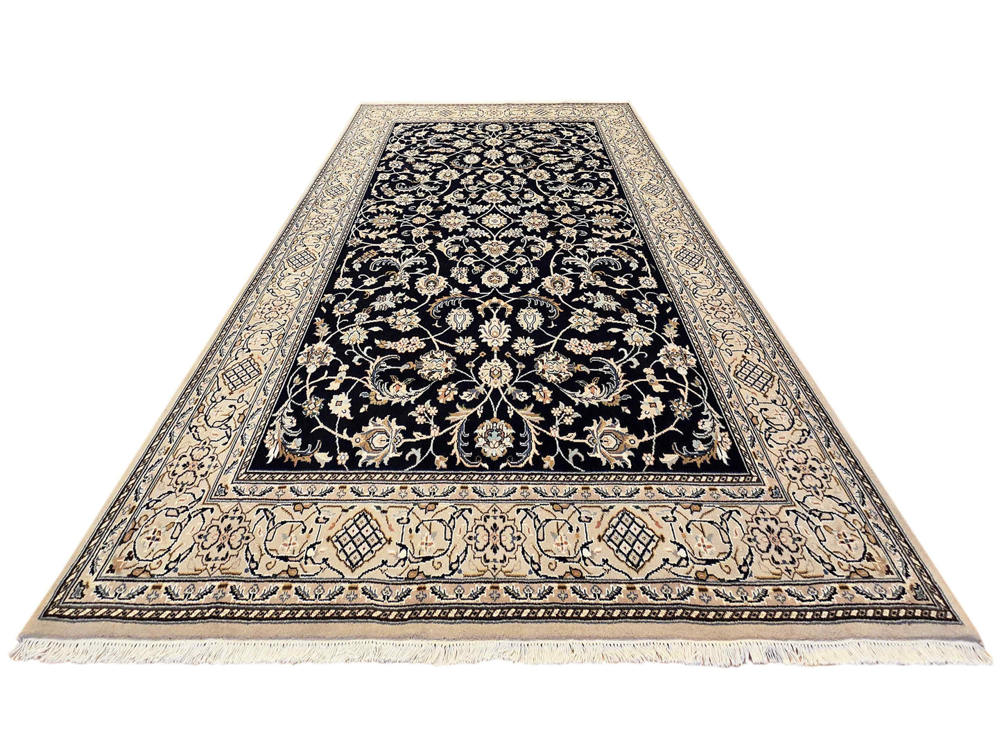 Nain Rug - 293x196 cm