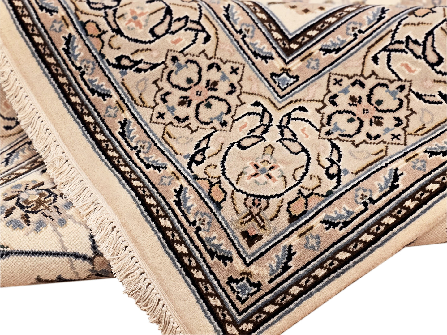 Nain Rug - 238x166 cm