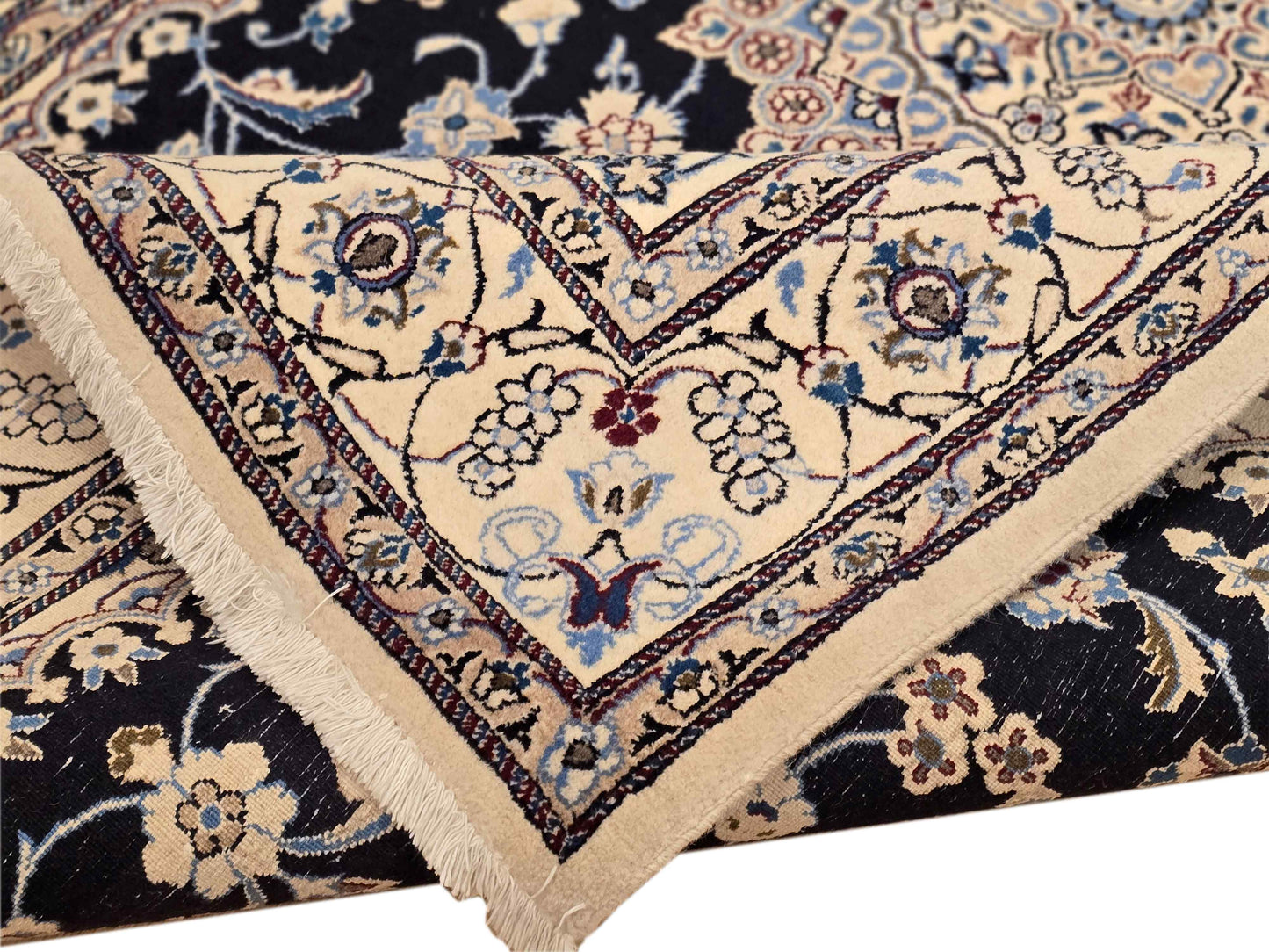 Nain Rug - 307x198 cm